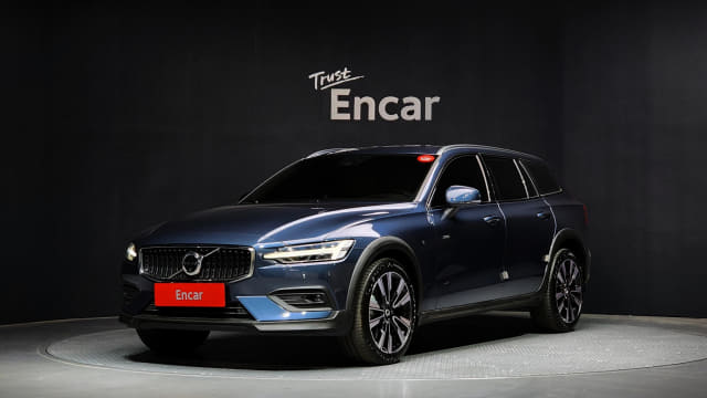 2024 VOLVO V60