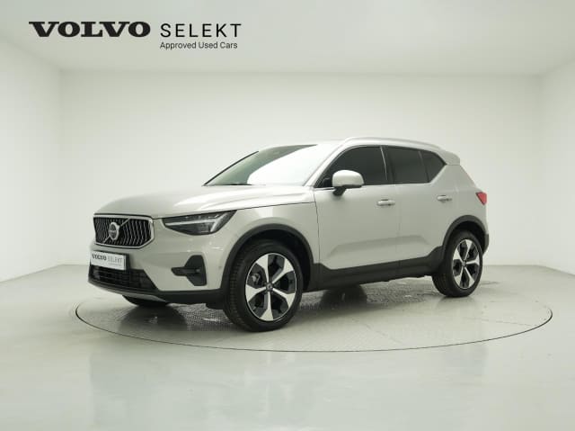 2024 VOLVO XC40