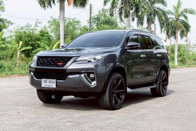 2019 TOYOTA Fortuner