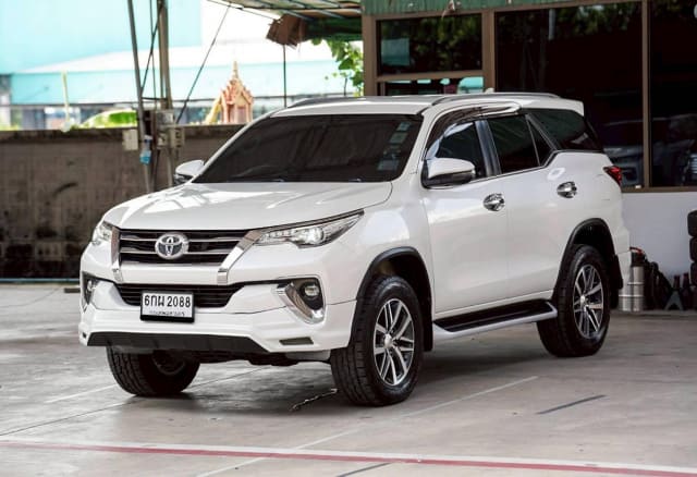 2017 TOYOTA Fortuner