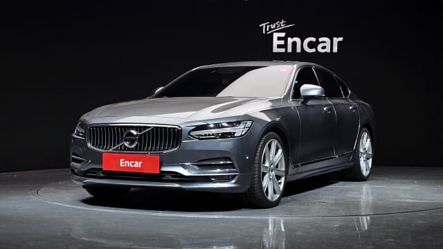 2019 VOLVO S90