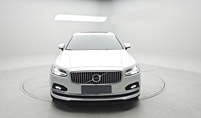 2023 VOLVO S90