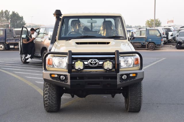 2016 TOYOTA Land Cruiser