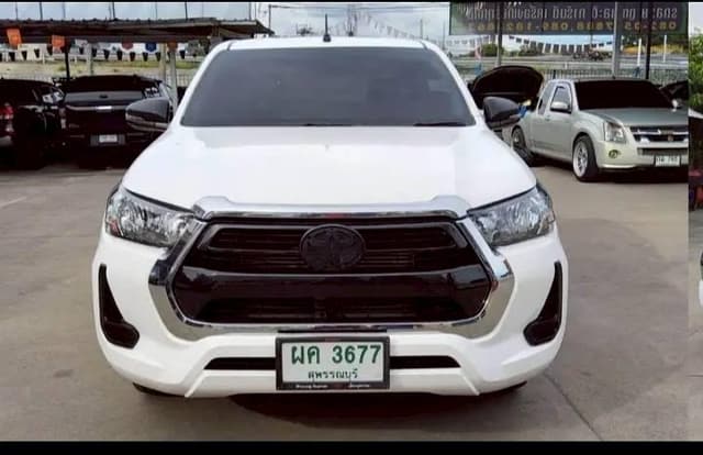 2023 TOYOTA Hilux