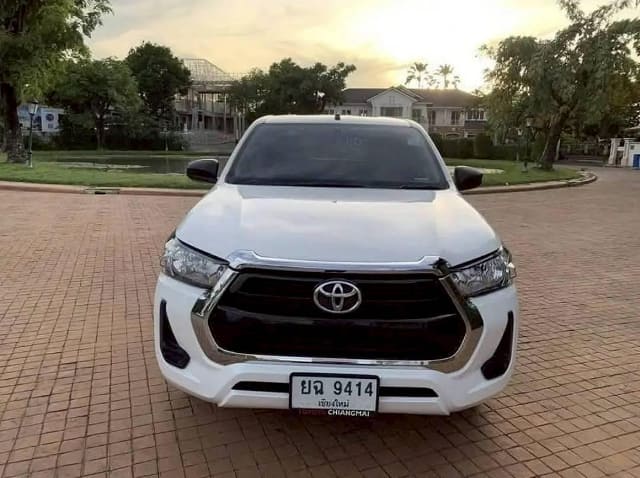 2020 TOYOTA Hilux