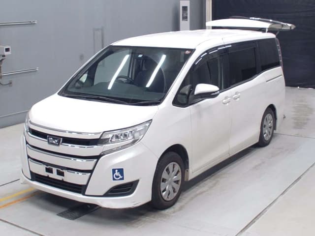 2017 TOYOTA Noah