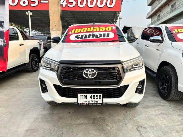 2019 TOYOTA Hilux
