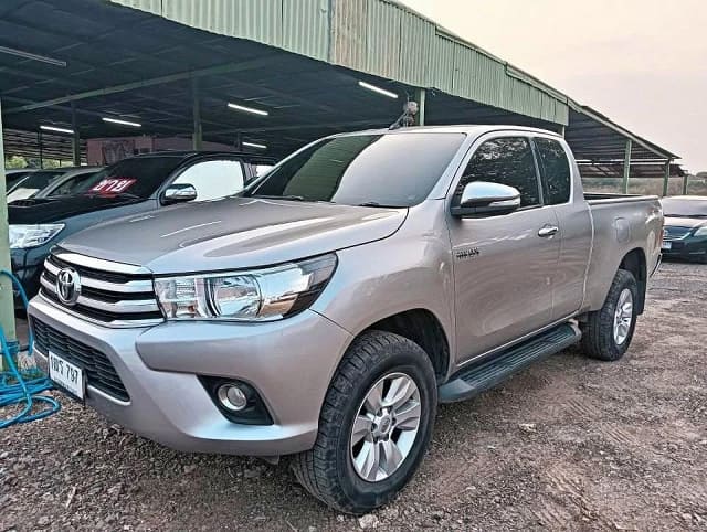 2017 TOYOTA Hilux