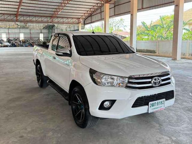 2017 TOYOTA Hilux