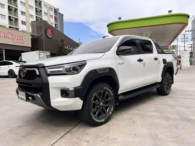 2023 TOYOTA Hilux