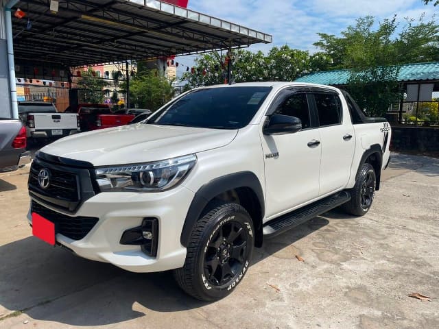 2019 TOYOTA Hilux