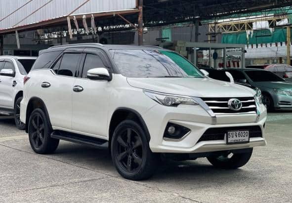 2017 TOYOTA Fortuner