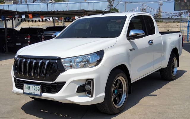 2019 TOYOTA Hilux