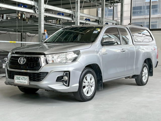 2020 TOYOTA Hilux