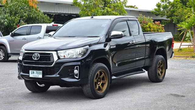 2019 TOYOTA Hilux
