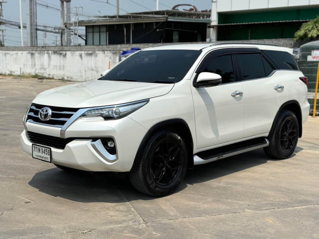 2017 TOYOTA Fortuner