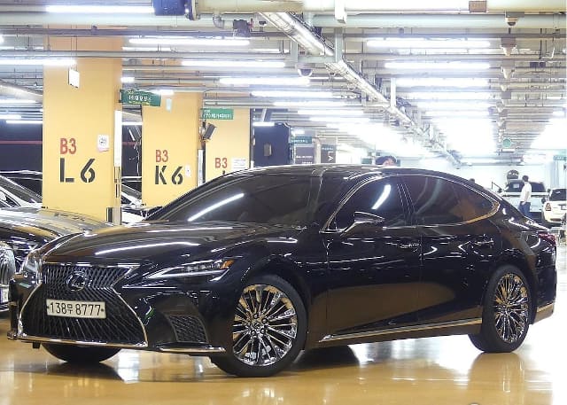 2022 LEXUS LS