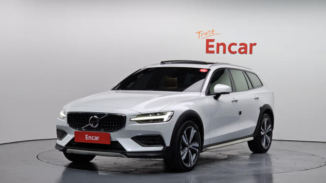 2021 VOLVO V60