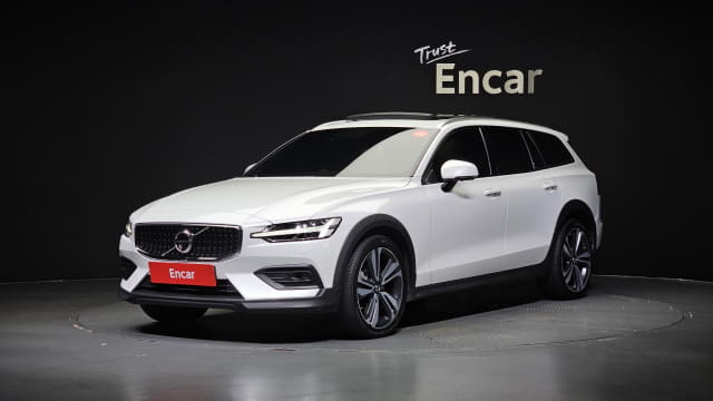 2020 VOLVO V60
