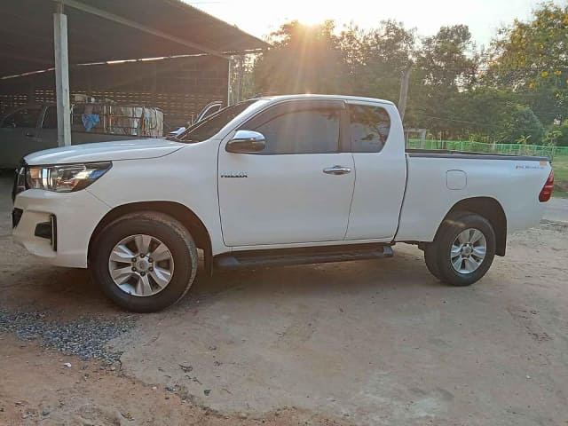 2019 TOYOTA Hilux