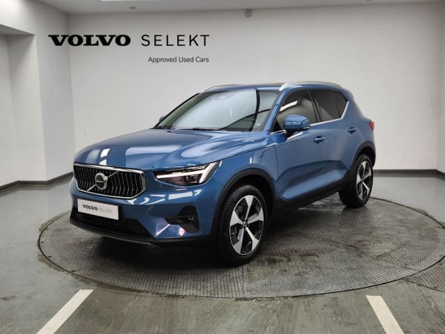 2024 VOLVO XC40