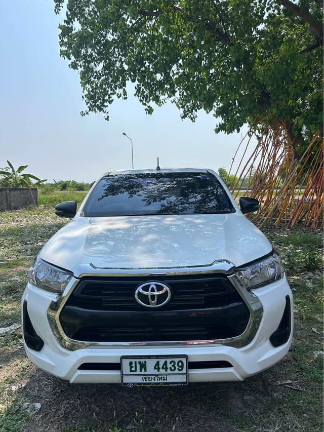 2023 TOYOTA Hilux