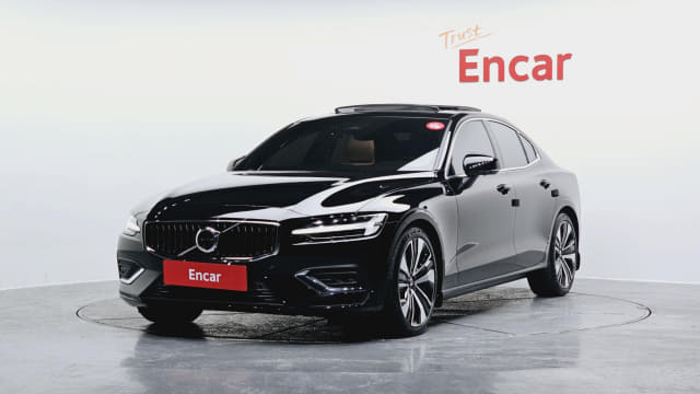 2023 VOLVO S60