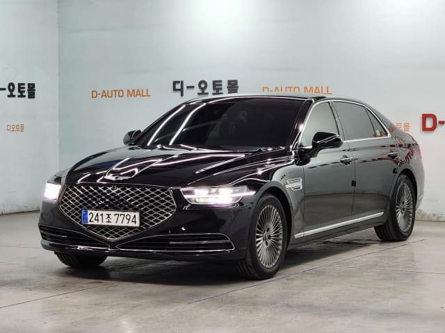2021 Genesis G90