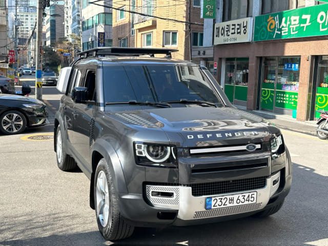 2023 LAND ROVER Defender