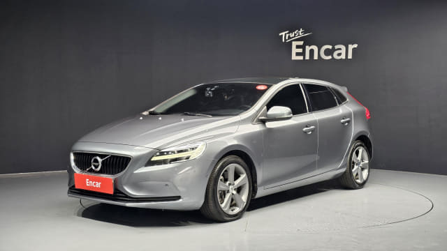 2018 VOLVO V40, 