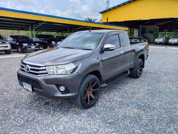 2017 TOYOTA Hilux