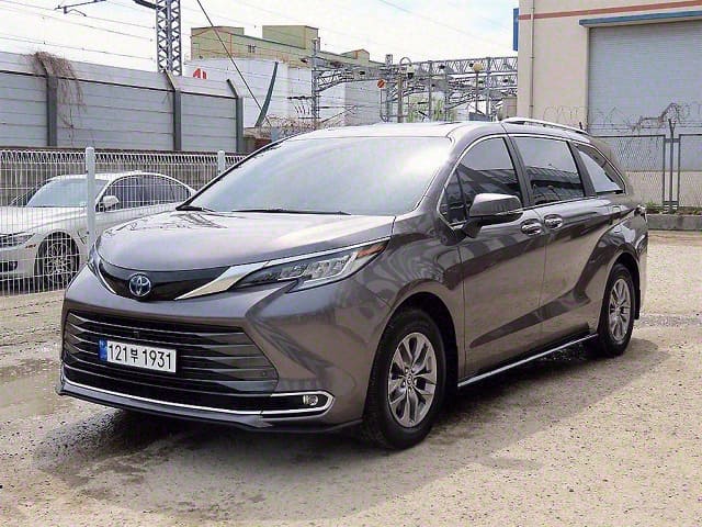 2023 TOYOTA Sienna