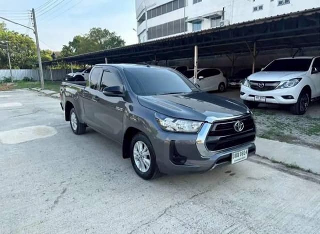 2021 TOYOTA Hilux