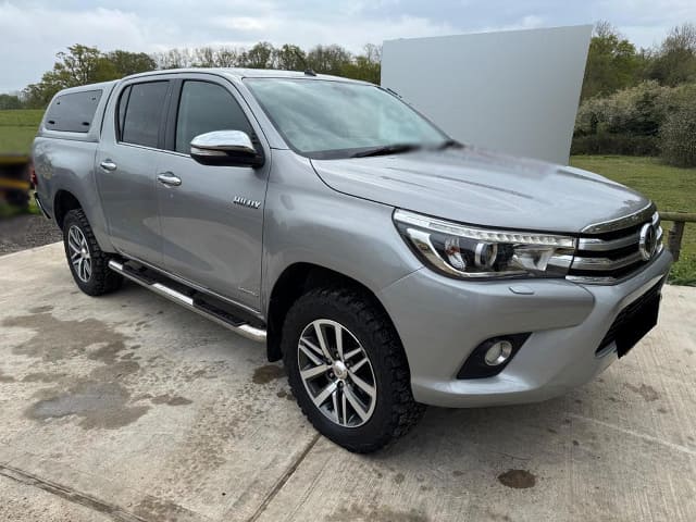 2017 TOYOTA Hilux
