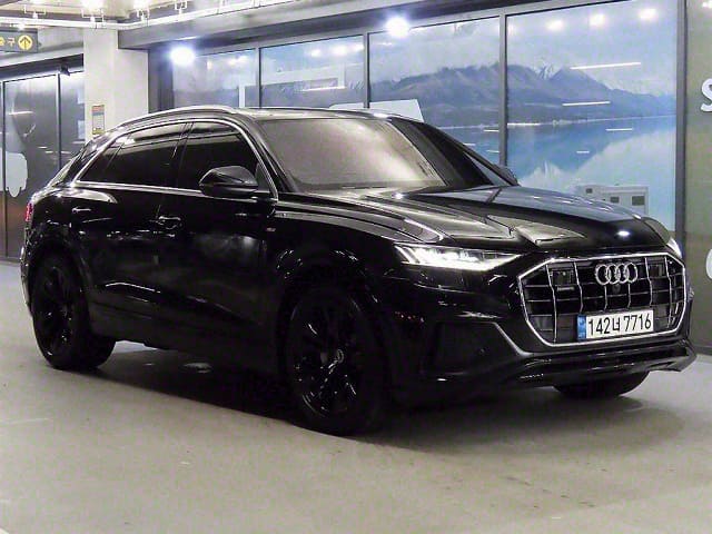 2021 AUDI Q8