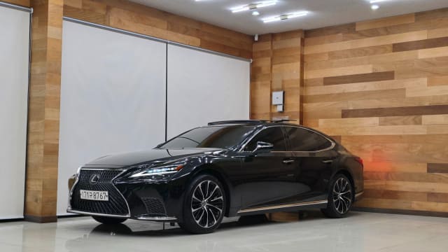 2021 LEXUS LS