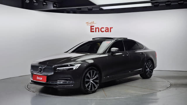2023 VOLVO S90
