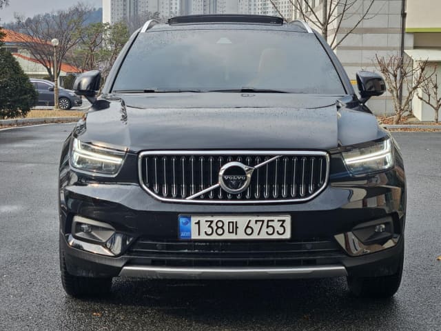 2021 VOLVO XC40
