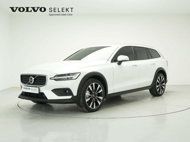 2024 VOLVO V60