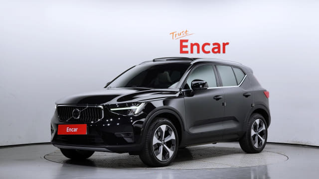 2023 VOLVO XC40, 