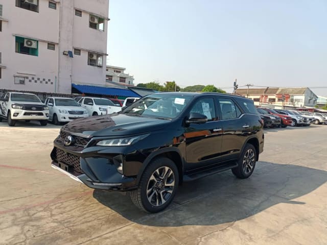 2025 TOYOTA Fortuner