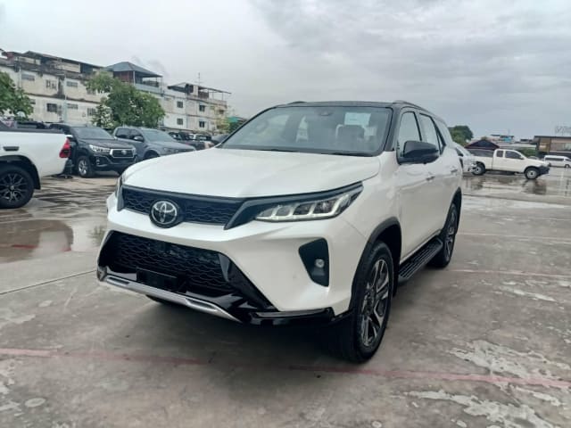 2025 TOYOTA Fortuner