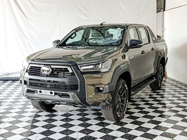 2025 TOYOTA Hilux