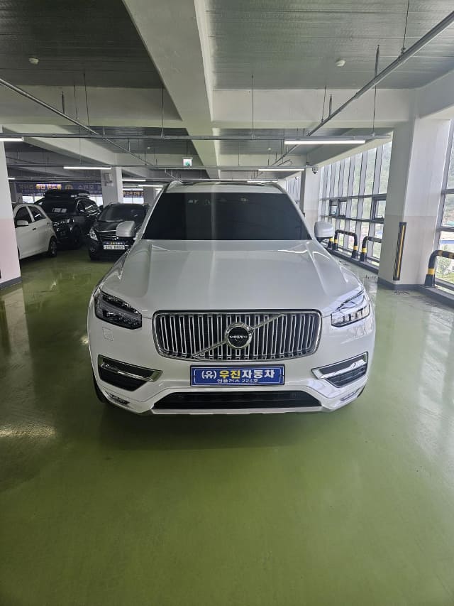 2019 VOLVO XC90