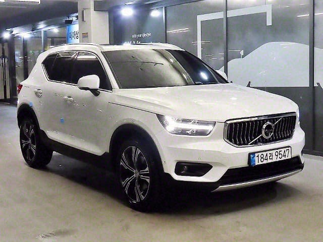 2022 VOLVO XC40
