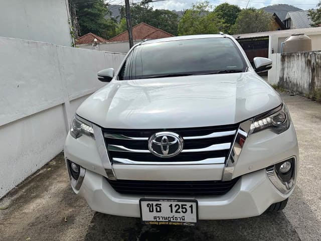 2017 TOYOTA Fortuner