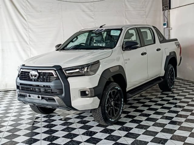 2025 TOYOTA Hilux