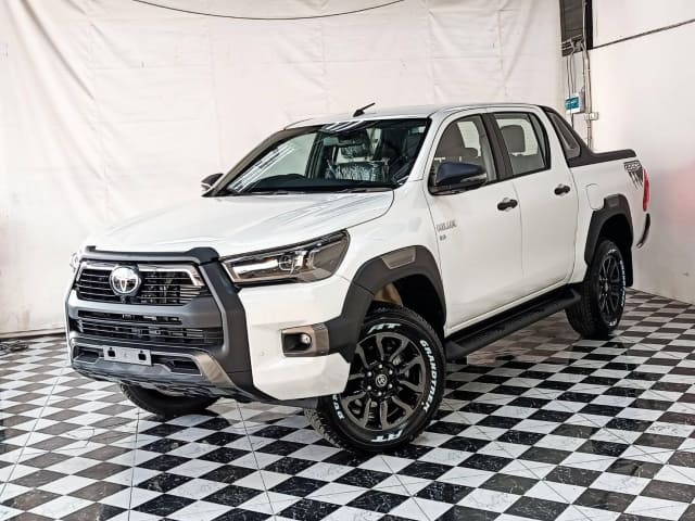 2025 TOYOTA Hilux