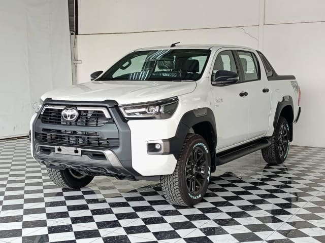 2025 TOYOTA Hilux