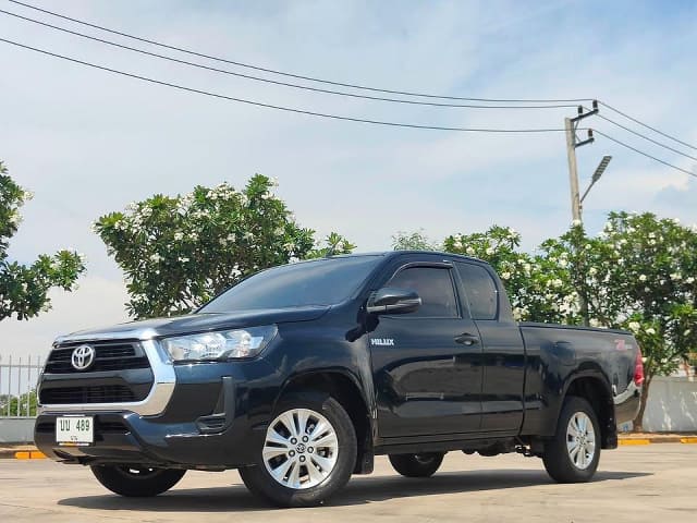 2023 TOYOTA Hilux